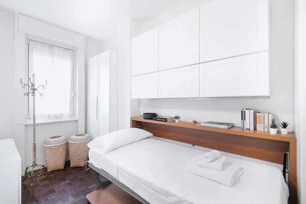 Easylife - Elegance A Few Steps From Citylife Next To M2 Pagano Milan 0*,  Italy